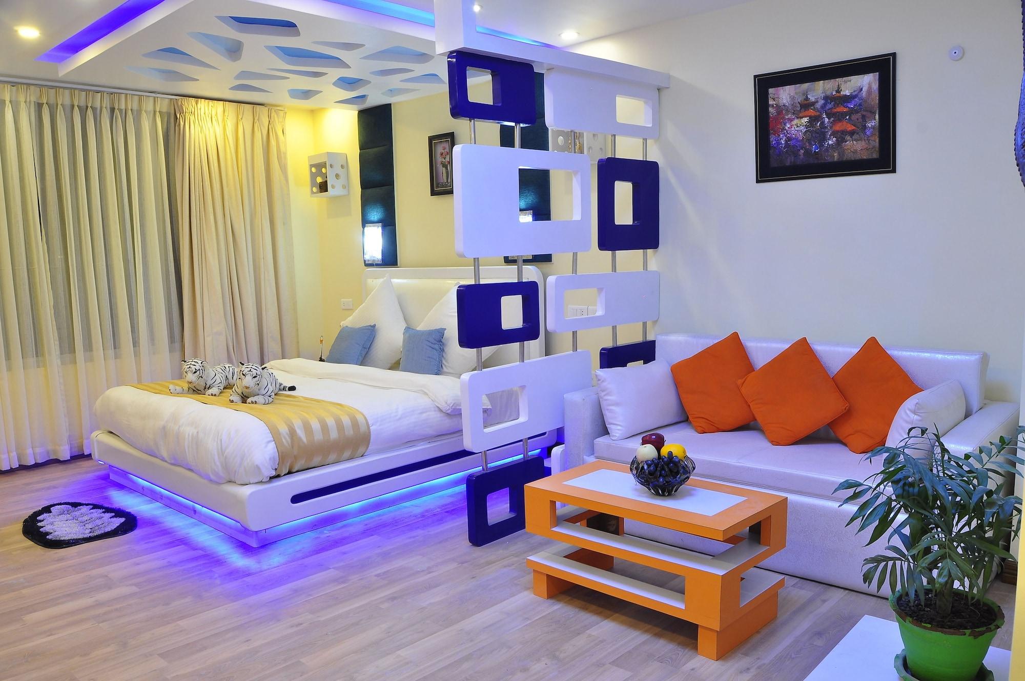 Royal Penguin Boutique Hotel & Spa Kathmandu Esterno foto