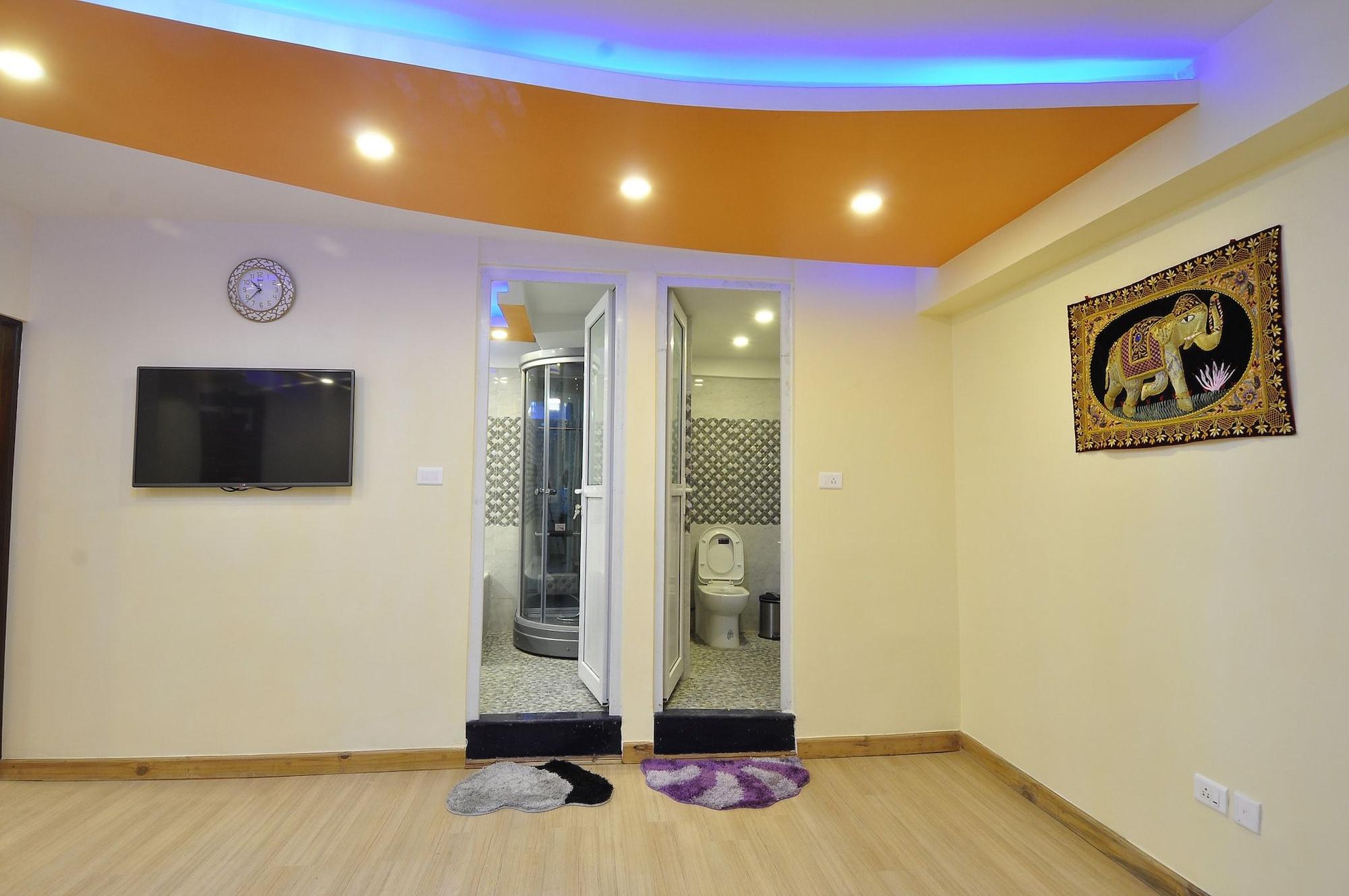 Royal Penguin Boutique Hotel & Spa Kathmandu Esterno foto