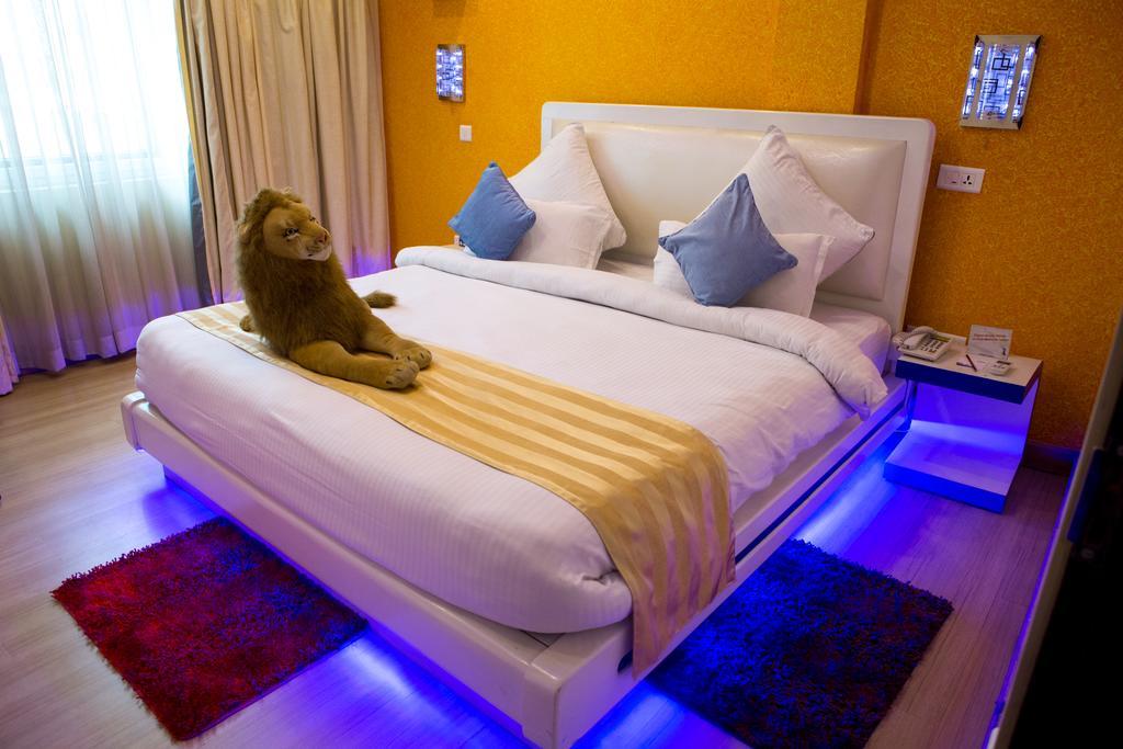 Royal Penguin Boutique Hotel & Spa Kathmandu Esterno foto