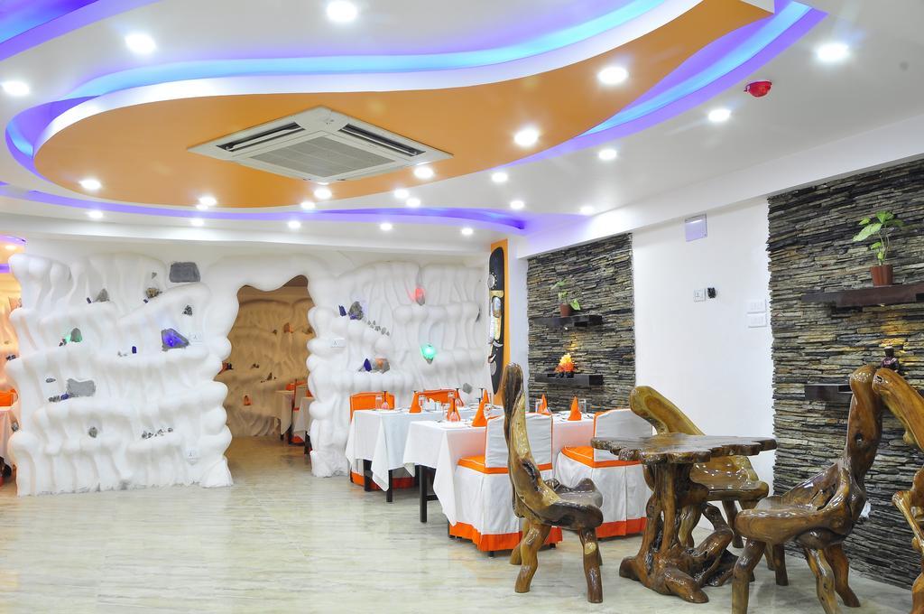 Royal Penguin Boutique Hotel & Spa Kathmandu Esterno foto