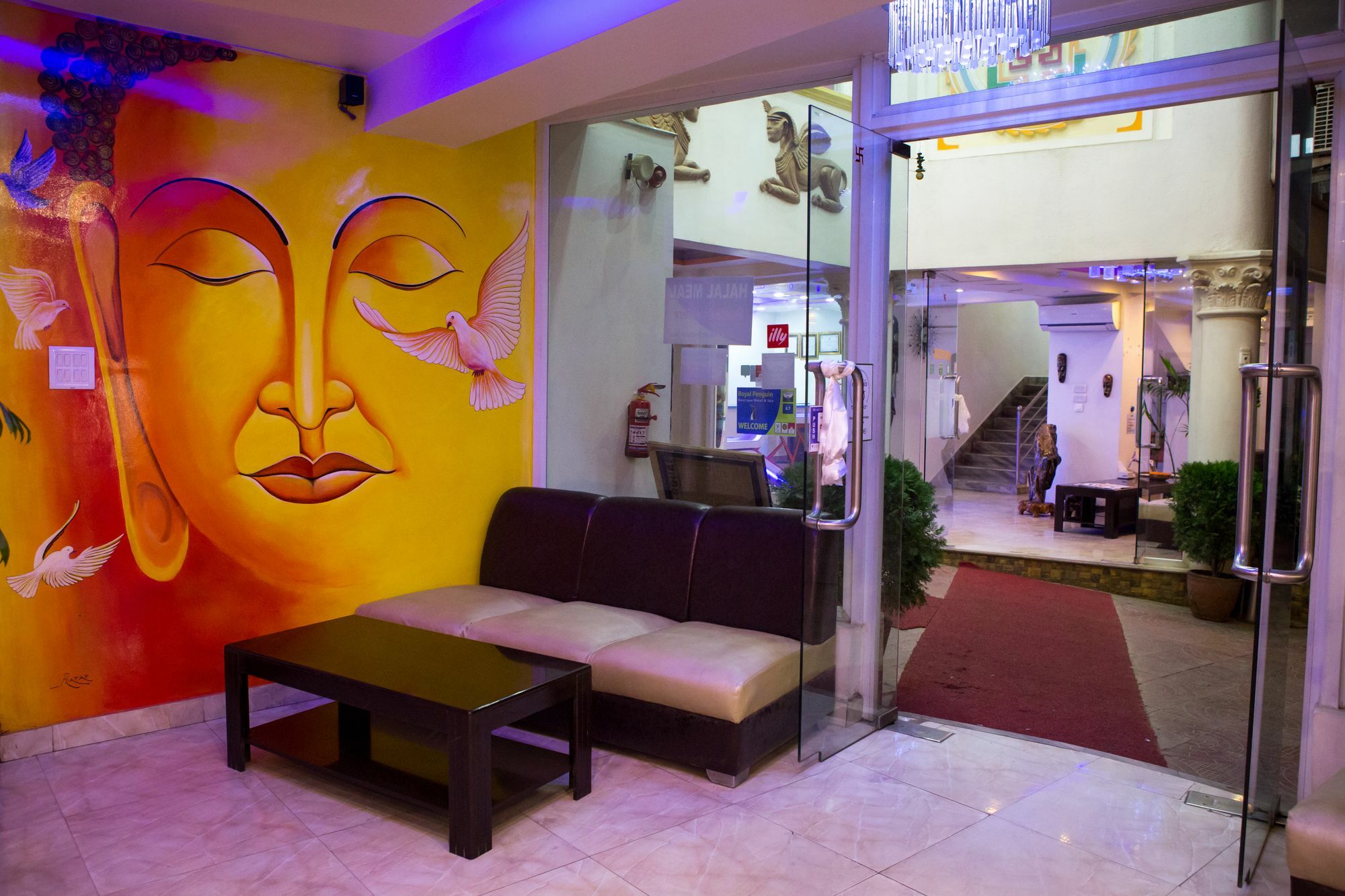 Royal Penguin Boutique Hotel & Spa Kathmandu Esterno foto